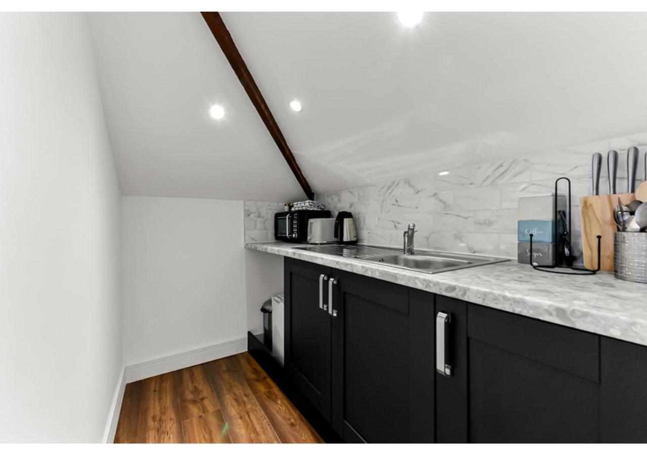 Ferienwohnung Sleek And Modern Studio With Minimalist Vibe Chelmsford Exterior foto