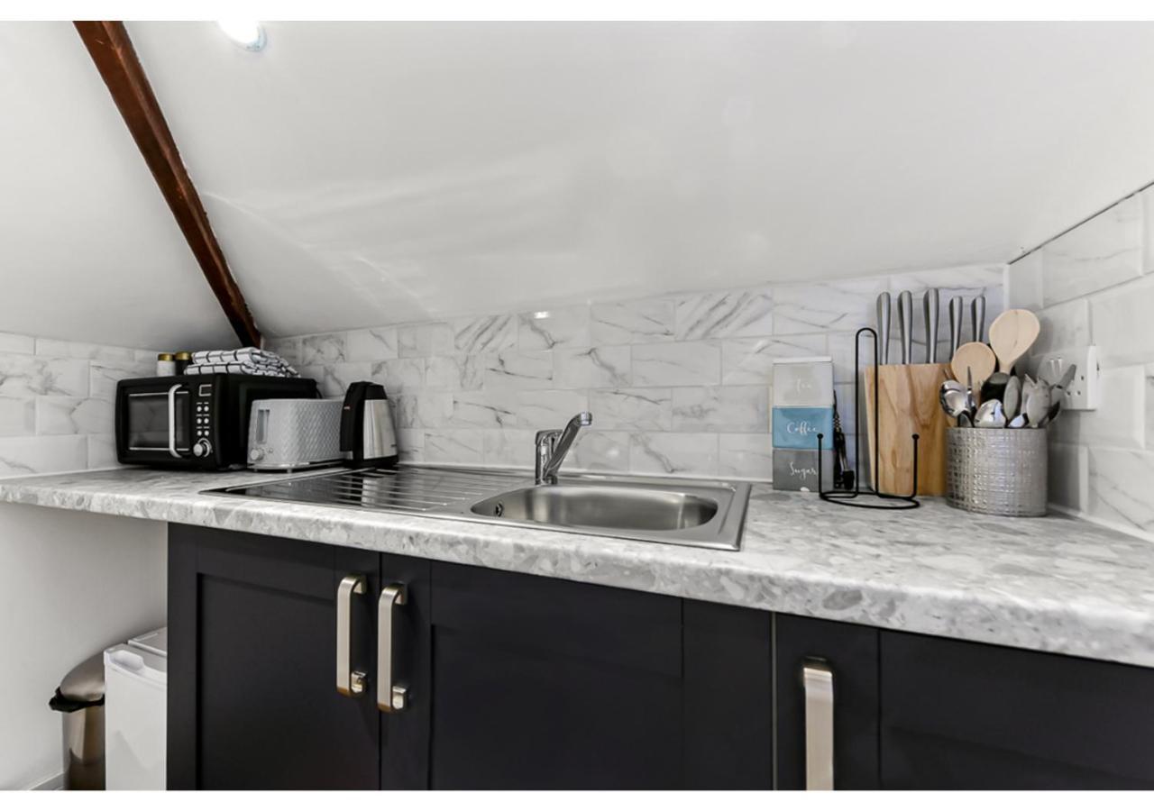 Ferienwohnung Sleek And Modern Studio With Minimalist Vibe Chelmsford Exterior foto