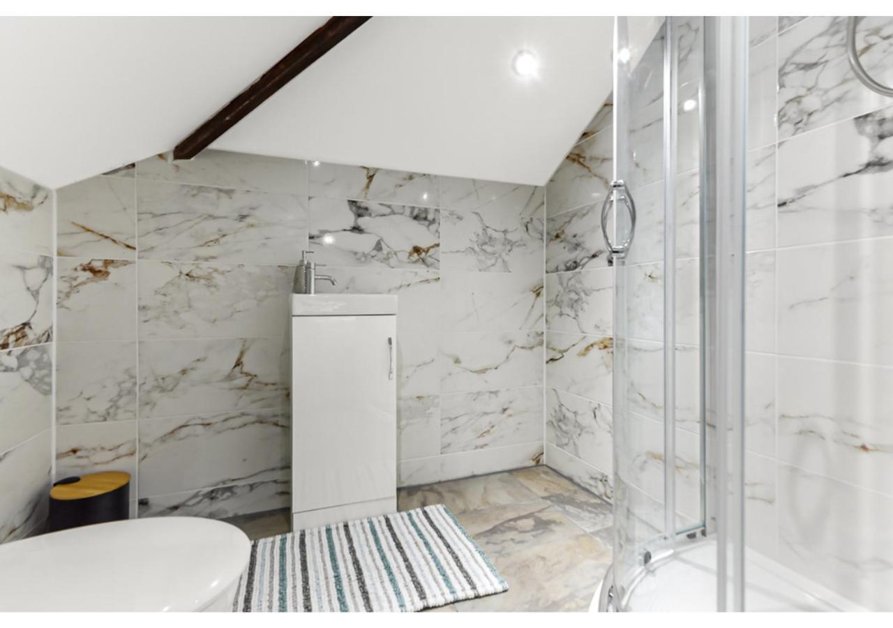 Ferienwohnung Sleek And Modern Studio With Minimalist Vibe Chelmsford Exterior foto